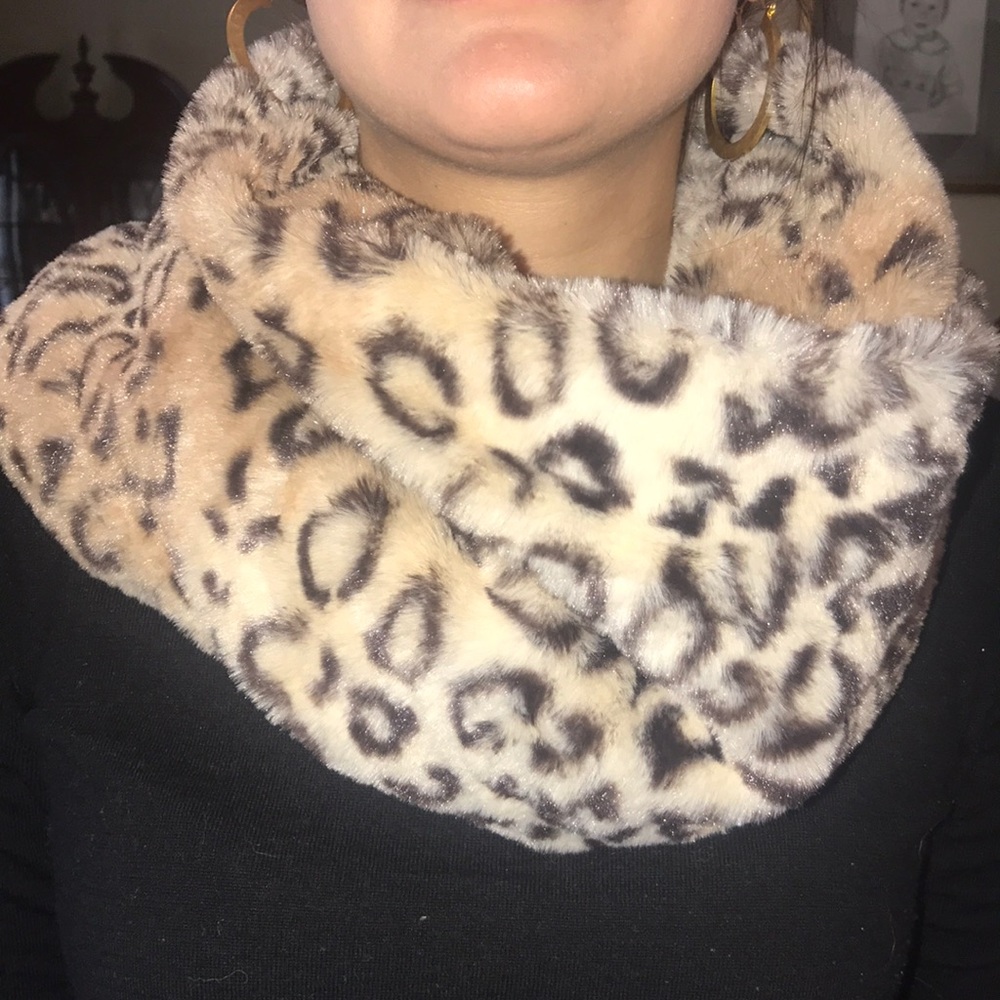 Leopard collar scarf